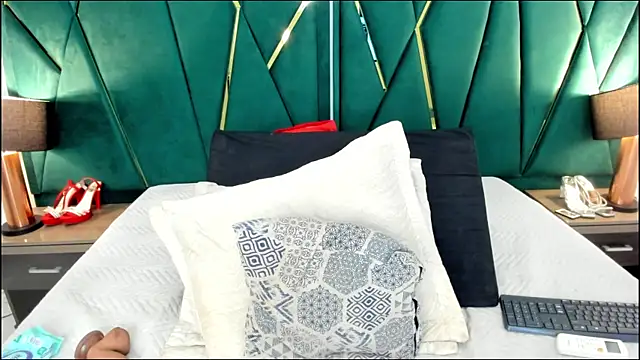 Snapshot of Tamara_Myller chatting on April 1, 2026, 1:41 pm Tamara Myller online show from April 1, 2026, 1:41 pm