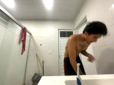 GIOOOO568 online show from October 22, 2025, 12:33 am