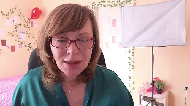 Miss Moren online show from March 17, 2026, 5:33 am