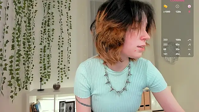 lilithlunna online show from January 21, 2025, 5:20 pm