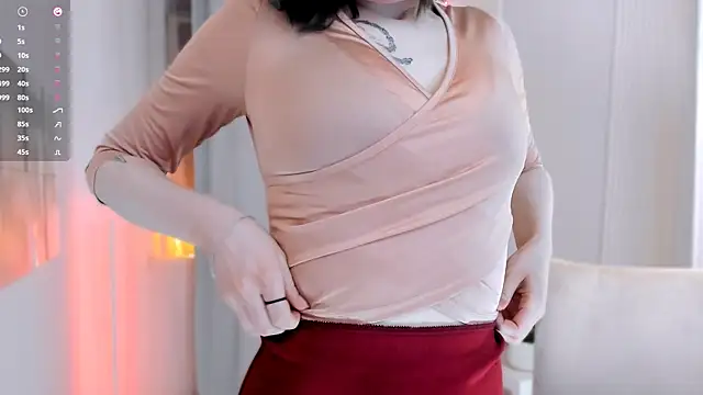 lilithlunna online show from February 1, 2025, 1:12 am