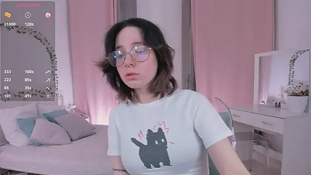 lilithlunna online show from February 27, 2025, 1:16 am