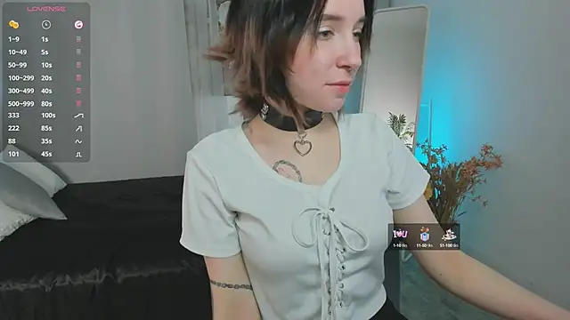 lilithlunna online show from March 4, 2025, 7:11 pm