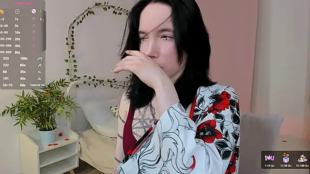 lilithlunna online show from October 19, 2025, 10:21 pm