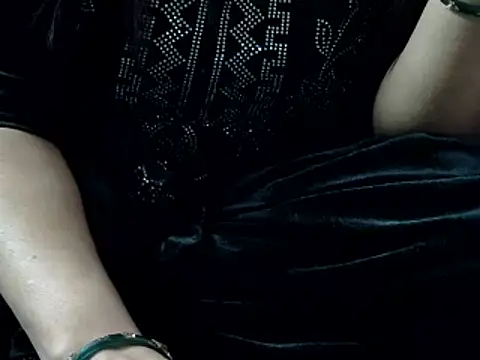 Housewife12 online show from January 11, 2025, 2:04 pm