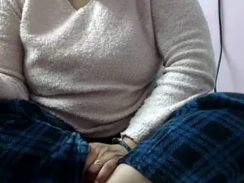 Housewife12 online show from January 19, 2025, 6:00 pm