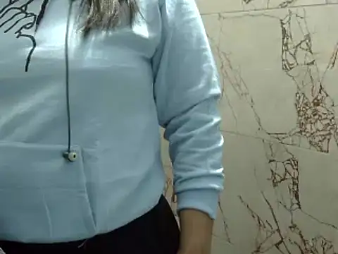 Housewife12 online show from February 5, 2025, 1:54 pm