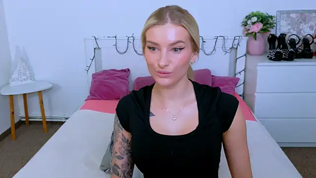 Lia Benini online show from March 16, 2026, 12:31 pm