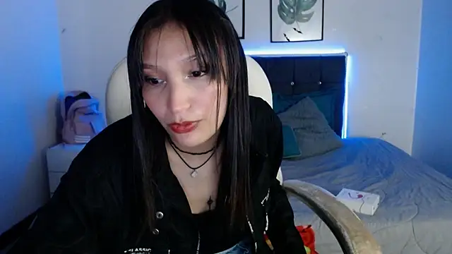 mia collens online show from November 24, 2025, 1:49 am