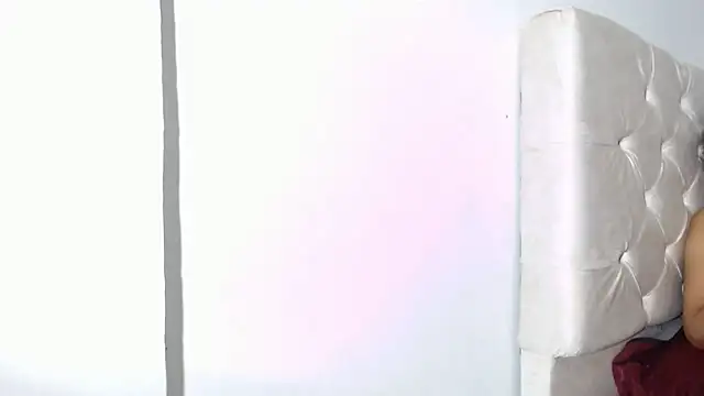 evaFiore online show from February 1, 2025, 11:06 pm