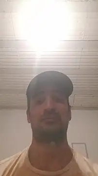 italianbighorse22 online show from October 27, 2025, 12:26 am