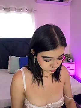 Lily Woodz online show from July 28, 2026, 8:52 pm