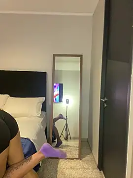 AlejandritaMilano online show from April 17, 2026, 12:35 am