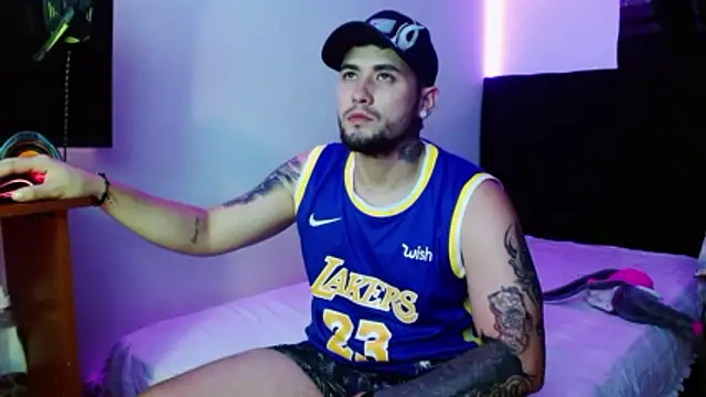 Snapshot of miia-liiam chatting on January 19, 2026, 4:49 am miia-liiam online show from January 19, 2026, 4:49 am