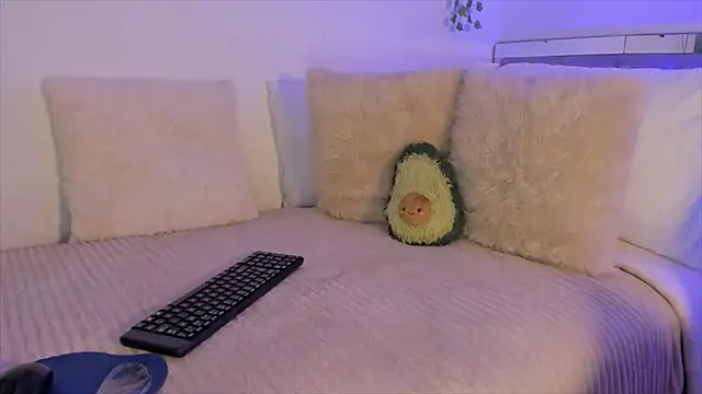 Alissonroses online show from March 19, 2025, 5:28 pm