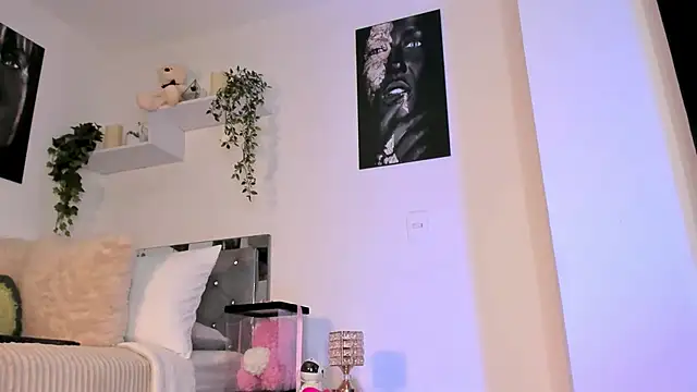 Alissonroses online show from October 1, 2025, 11:00 pm