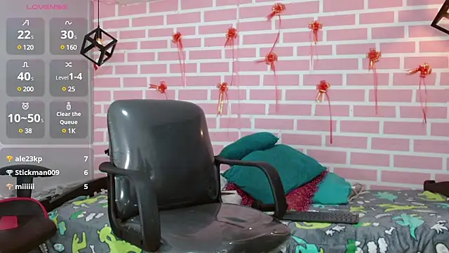 dani-lue online show from February 16, 2025, 3:27 pm