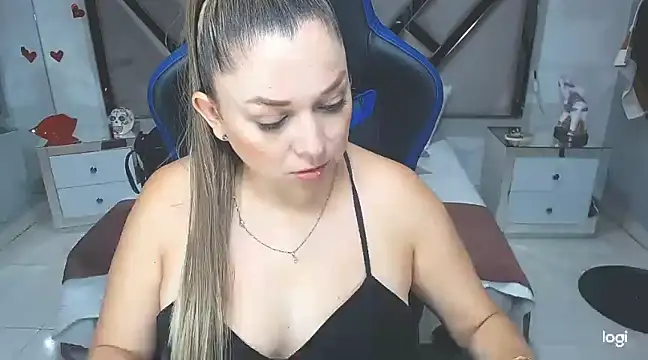 natalia5560 online show from February 6, 2025, 1:54 pm