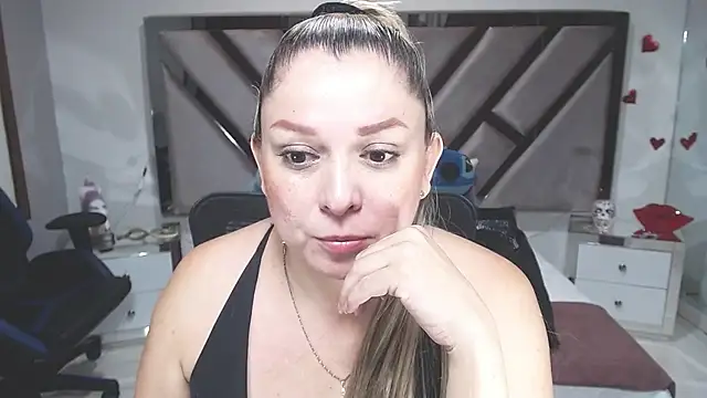 natalia5560 online show from February 17, 2025, 2:04 pm