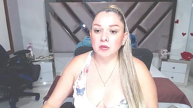 natalia5560 online show from February 22, 2025, 6:19 pm