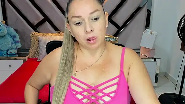 natalia5560 online show from September 15, 2025, 12:16 pm