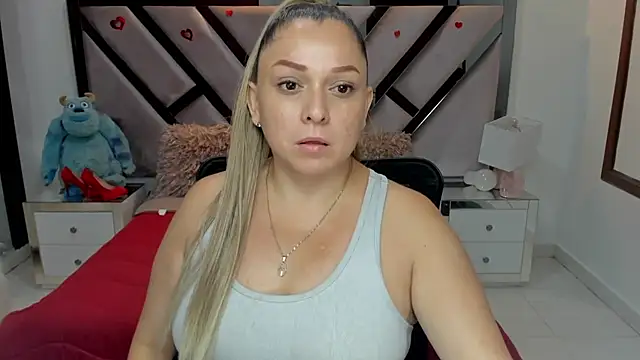 natalia5560 online show from October 30, 2025, 1:12 pm