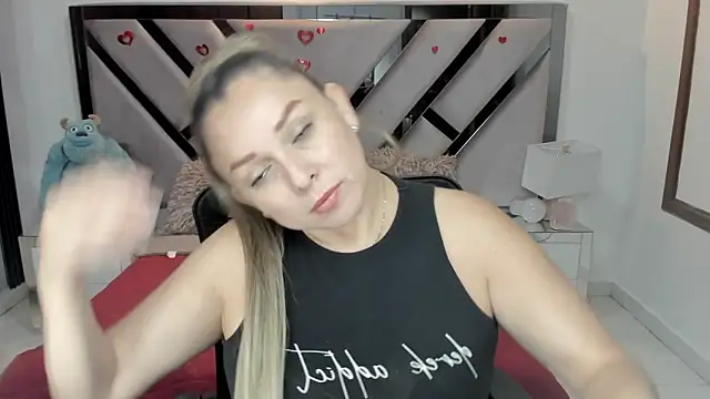 natalia5560 online show from November 4, 2025, 1:21 pm