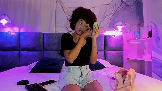 loladupont online show from March 22, 2025, 11:32 am