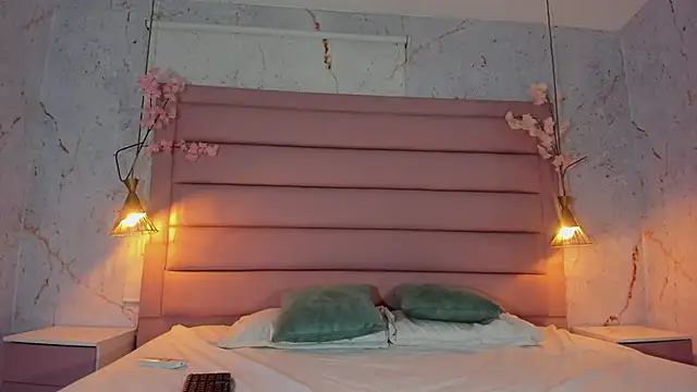 loladupont online show from October 10, 2025, 3:05 am