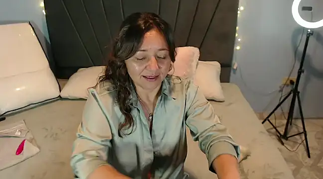 Snapshot of AngelRouss chatting on January 19, 2025, 7:15 pm AngelRouss online show from January 19, 2025, 7:15 pm