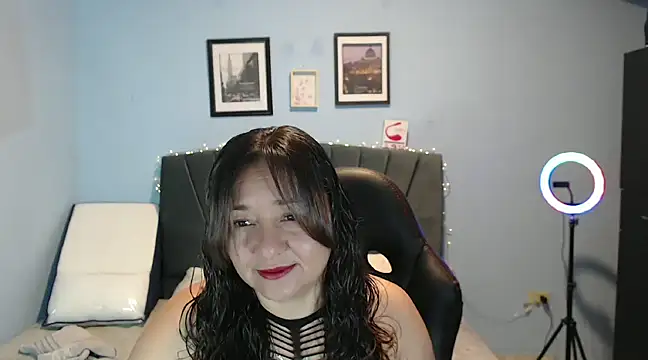 Snapshot of AngelRouss chatting on January 21, 2025, 9:57 am AngelRouss online show from January 21, 2025, 9:57 am