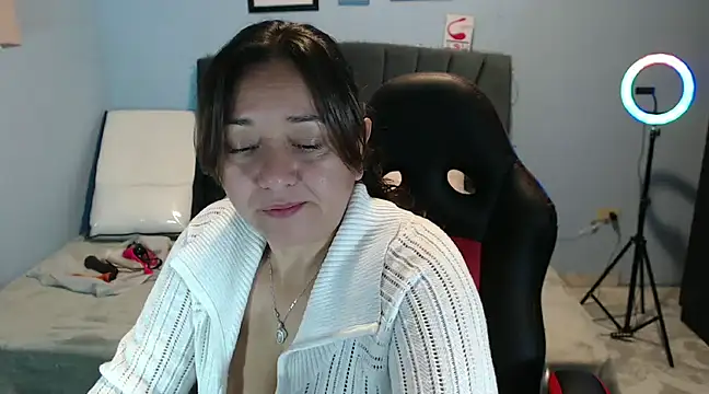 Snapshot of AngelRouss chatting on January 21, 2025, 1:54 pm AngelRouss online show from January 21, 2025, 1:54 pm