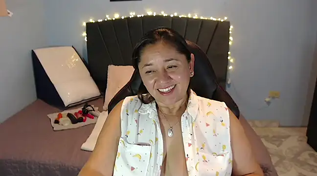 Snapshot of AngelRouss chatting on January 27, 2025, 9:55 pm AngelRouss online show from January 27, 2025, 9:55 pm