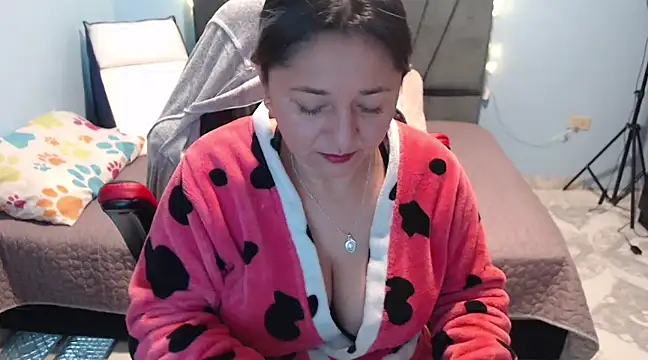 Snapshot of AngelRouss chatting on January 29, 2025, 12:02 pm AngelRouss online show from January 29, 2025, 12:02 pm