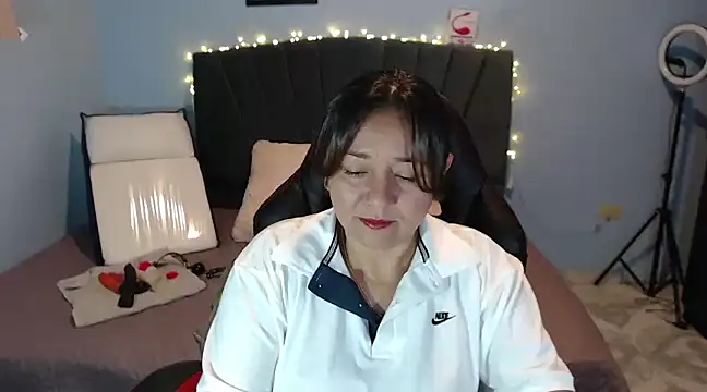 Snapshot of AngelRouss chatting on January 31, 2025, 9:37 pm AngelRouss online show from January 31, 2025, 9:37 pm