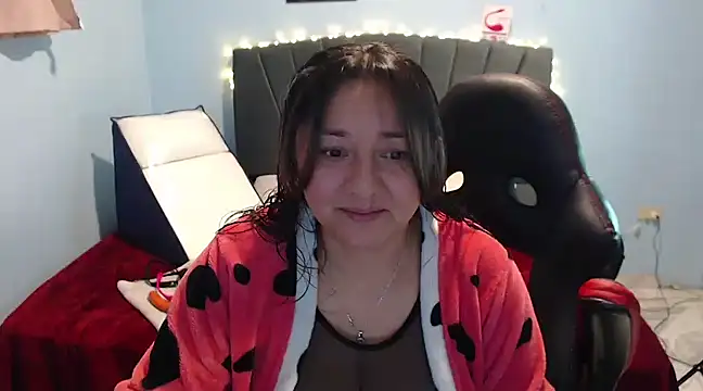 Snapshot of AngelRouss chatting on February 12, 2025, 10:35 am AngelRouss online show from February 12, 2025, 10:35 am