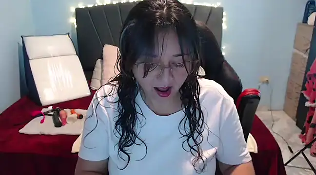 Snapshot of AngelRouss chatting on February 21, 2025, 3:32 pm AngelRouss online show from February 21, 2025, 3:32 pm