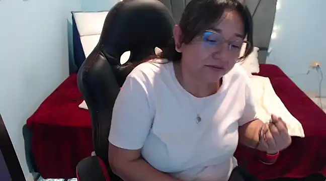 Snapshot of AngelRouss chatting on February 21, 2025, 6:59 pm AngelRouss online show from February 21, 2025, 6:59 pm