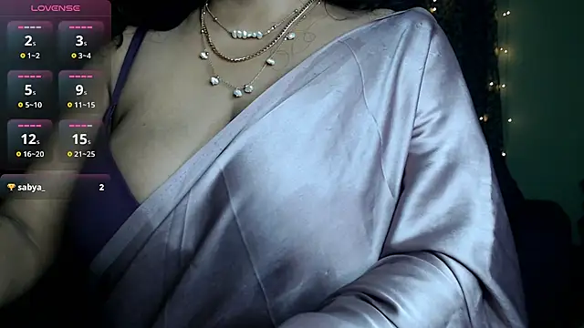 hot menka online show from October 19, 2025, 3:34 pm