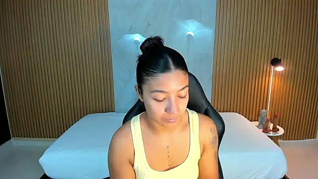 martina roldam online show from November 7, 2025, 11:05 pm