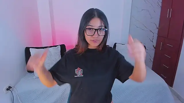 martina roldam online show from March 21, 2026, 12:48 am