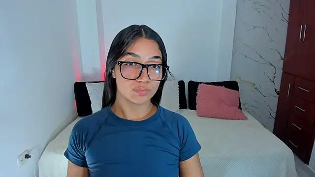 Snapshot of martina_roldam chatting on May 14, 2026, 7:37 am martina roldam online show from May 14, 2026, 7:37 am