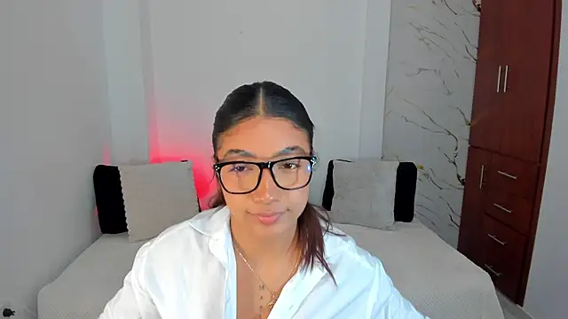 Snapshot of martina_roldam chatting on May 18, 2026, 3:24 am martina roldam online show from May 18, 2026, 3:24 am