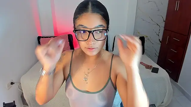 Snapshot of martina_roldam chatting on May 25, 2026, 4:29 am martina roldam online show from May 25, 2026, 4:29 am