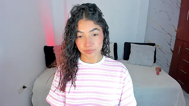Snapshot of martina_roldam chatting on May 28, 2026, 1:47 am martina roldam online show from May 28, 2026, 1:47 am