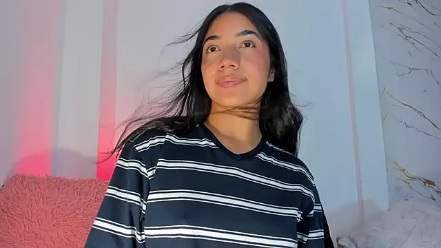 Snapshot of martina_roldam chatting on June 5, 2026, 6:52 am martina roldam online show from June 5, 2026, 6:52 am