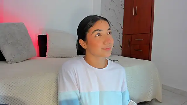 Snapshot of martina_roldam chatting on June 17, 2026, 12:57 am martina roldam online show from June 17, 2026, 12:57 am