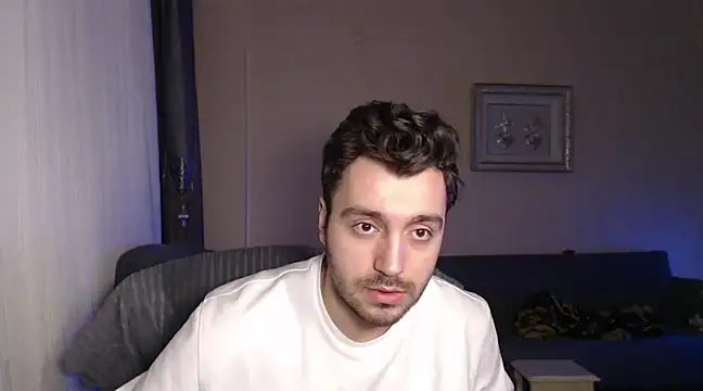 handsomeee04 online show from March 17, 2025, 9:45 pm