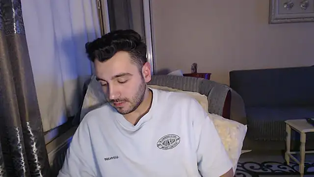 handsomeee04 online show from November 10, 2025, 9:47 pm