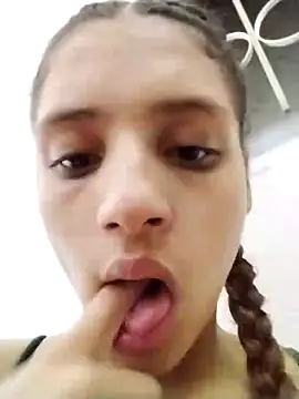 charlotes28 online show from January 2, 2025, 12:34 am